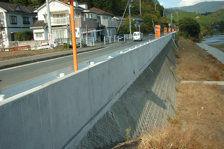 プレキャスト防護柵